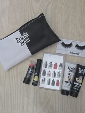 Cruella De Vil Black & White Makeup Bag + Lipstick & Nail Set